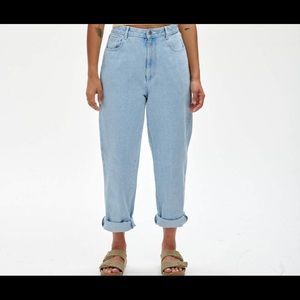 NWT Lucy & Yak Dana Classic Mom Jeans in Light Wash Organic Denim
